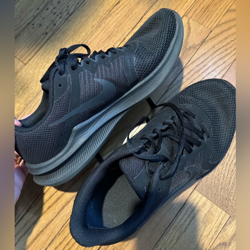 Nike Black Athletic Sneakers with Swoosh - Picture 2 of 4